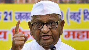  ಅರವಿಂದ್‌ ಕೇಜ್ರಿವಾಲ್‌ಗೆ ಅಧಿಕಾರದ ಅಮಲು ಹತ್ತಿದೆ ಎಂದ ಅಣ್ಣ ಹಜಾರೆ 
