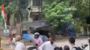 Breaking: ಮುಂಬೈನಲ್ಲಿ ನಾಲ್ಕು ಅಂತಸ್ತಿನ ಕಟ್ಟಡ ಕುಸಿತ
