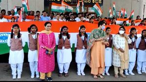 ಚಾಮರಾಜನಗರ: ಹರ್ ಘರ್ ತಿರಂಗ ಜಾಗೃತಿ ಮೂಡಿಸಿದ ವಿದ್ಯಾರ್ಥಿಗಳು