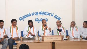  ಮನೆಗೊಬ್ಬ ಯೋಧನನ್ನು ಕೊಟ್ಟ ನೆಲದಲ್ಲಿ ಬಿಜೆಪಿ  ಪುಂಡರನ್ನು ಹುಟ್ಟುಹಾಕುತ್ತಿದೆ: ಆರ್ ಧ್ರುವನಾರಾಯಣ್