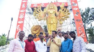 ಚನ್ನಪಟ್ಟಣ; ಇತಿಹಾಸದ ಪುಟ ಸೇರಿದ ಚಾಮುಂಡೇಶ್ವರಿಯ ಅಭಿಷೇಕ