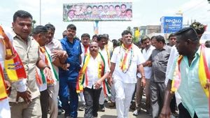  ಎಚ್‌ಡಿಕೆ ಮುಂದೆ ಸಿಎಂ ಆಗುವ ಇಂಗಿತ ವ್ಯಕ್ತಪಡಿಸಿದ ಡಿಕೆಶಿ 