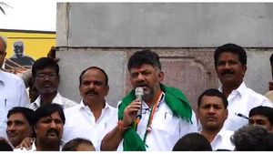  ನಿಮ್ಮ ಕಾರ್ಯಕರ್ತರನ್ನು ನಿಯಂತ್ರಿಸಿ, ಇಲ್ಲದಿದ್ದರೆ ನಮ್ಮವರಿಗೆ ಕರೆ ನೀಡಬೇಕಾಗುತ್ತೆ- ಡಿಕೆಶಿ ಎಚ್ಚರಿಕೆ 
