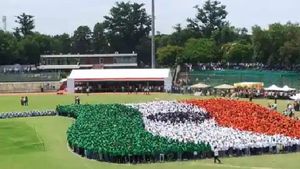 ವಿಡಿಯೋ: ವಿಶ್ವದ ಅತಿ ದೊಡ್ಡ ತ್ರಿವರ್ಣ ಧ್ವಜ ತಯಾರಿಕೆಯಲ್ಲಿ ಚಂಡೀಗಢದ ಜನತೆ 