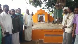 ಗದಗ; ಶ್ರಾವಣ ಶನಿವಾರ ಹನುಮ ಮೂರ್ತಿ ಕಳ್ಳತನ 
