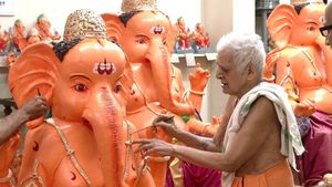  26 ವರ್ಷಗಳಿಂದ ಅಮೆರಿಕಾಗೆ ಗಣಪತಿ ಮೂರ್ತಿ ಕಳುಹಿಸುವ ಮಂಗಳೂರಿನ ಕುಟುಂಬ 