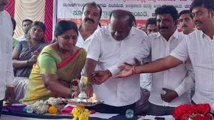  ಜೆಡಿಎಸ್ ಅಧಿಕಾರಕ್ಕೆ ಬರುತ್ತೆ, ಇದೇ ಸೈಟ್‌ನಲ್ಲಿ ಮನೆ ನಿರ್ಮಿಸಿಕೊಡ್ತೇವೆ: ಎಚ್‌ಡಿಕೆ ಭರವಸೆ 