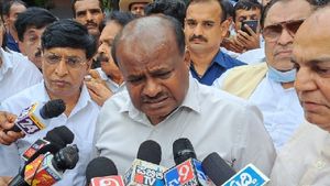  ಮೈತ್ರಿ ಸರಕಾರದ ವೇಳೆ ನನ್ನ ಕೈ ಎತ್ತಿ ಹಿಡಿದಿರಲಿಲ್ವಾ? ಕಾಂಗ್ರೆಸ್‌ ಒಗ್ಗಟ್ಟಿನ ಬಗ್ಗೆ ಎಚ್‌ಡಿಕೆ ವ್ಯಂಗ್ಯ 