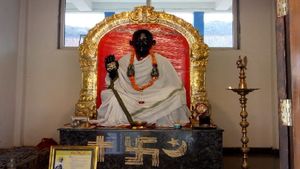 75ನೇ ವರ್ಷದ  ಸ್ವಾತಂತ್ರ್ಯ ಸಂಭ್ರಮ: ಮಹಾತ್ಮ ಗಾಂಧಿಯನ್ನು ನೋಡಲು ದೇವಸ್ಥಾನಕ್ಕೆ ಬರುತ್ತಿರುವ ಜನ