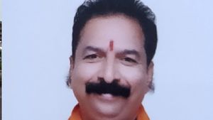 ಮಂಡ್ಯದಲ್ಲಿ ತಡವಾಗಿ ಬೆಳಕಿಗೆ ಬಂದ ಹನಿಟ್ರ್ಯಾಪ್ ಪ್ರಕರಣ: ಉದ್ಯಮಿಯಿಂದ ₹ 50 ಲಕ್ಷ ವಸೂಲಿ 