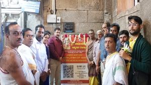 ಚಾಮುಂಡಿ ಬೆಟ್ಟದಲ್ಲಿ ಇ - ಹುಂಡಿ ವ್ಯವಸ್ಥೆ ಜಾರಿ, ಸ್ಕ್ಯಾನ್ ಮಾಡಿ ಕಾಣಿಕೆ ನೀಡಿ 