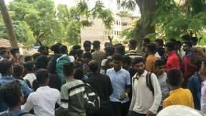 Breaking: ವಾಣಿ ವಿಲಾಸ ಮಹಿಳಾ ಕಾಲೇಜಿನ ಬಳಿ ವಿದ್ಯಾರ್ಥಿಗಳ ಮಾರಾಮಾರಿ 