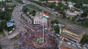 ಬಳ್ಳಾರಿ; 150 ಅಡಿ ಎತ್ತರದ ಧ್ವಜಸ್ತಂಭದಲ್ಲಿ ರಾಷ್ಟ್ರ ಧ್ವಜ ಹಾರಾಟ 