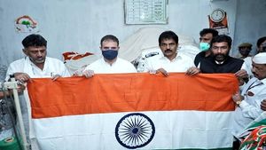 ಬಿಜೆಪಿ ಧ್ವಜ ನೀತಿಗೆ ವಿರೋಧ; ಕೆಕೆಜಿಎಸ್‌ಎಸ್ ಪ್ರತಿಭಟನೆ ರಾಹುಲ್ ಬೆಂಬಲ 