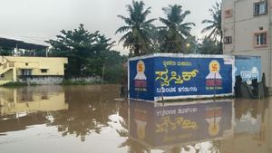 ರಾಮನಗರದಲ್ಲಿ ಹೆದ್ದಾರಿ ಜಲಾವೃತ: ಮೈಸೂರು-ಬೆಂಗಳೂರಿಗೆ ಪರ್ಯಾಯ ಮಾರ್ಗ ಅನುಸರಿಸಿ