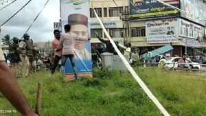  ಮತ್ತೆ ಭುಗಿಲೆದ್ದ ಸಾವರ್ಕರ್ ಫೋಟೊ ವಿವಾದ: ಶಿವಮೊಗ್ಗದಲ್ಲಿ ಲಘು ಲಾಠಿ ಪ್ರಹಾರ, ನಿಷೇಧಾಜ್ಞೆ 