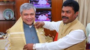  ಶಿವಮೊಗ್ಗದಲ್ಲಿ ನೆಟ್‌ವರ್ಕ್ ಸಮಸ್ಯೆ: BSNL ಟವರ್‌ಗಾಗಿ ಕೇಂದ್ರ ಸಚಿವರಿಗೆ ಸಂಸದ ರಾಘವೇಂದ್ರ ಮನವಿ 