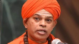  ಮುರುಘಾ ಶ್ರೀ ವಿರುದ್ಧ ದೌರ್ಜನ್ಯ ಪ್ರಕರಣ: ನಾವು ತೀರ್ಪು ನೀಡುವಷ್ಟು ದೊಡ್ಡವರಲ್ಲ ಎಂದ ಮಾದಾರ ಚೆನ್ನಯ್ಯ ಶ್ರೀ 