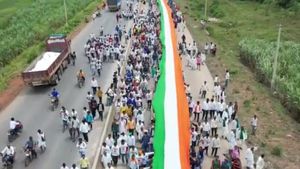 ಕಲಘಟಗಿಯಲ್ಲಿ ಗಮನ ಸೆಳೆದ ವಿಶ್ವದಾಖಲೆಯ 9 ಕಿಮೀ ಉದ್ದದ ತಿರಂಗಾ ಜಾಥಾ 