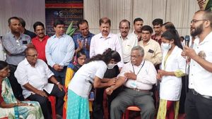 ಉತ್ತರ ಕನ್ನಡ: ಮಲ್ಟಿ ಸ್ಪೆಷಾಲಿಟಿ ಆಸ್ಪತ್ರೆಗಾಗಿ ಪ್ರಧಾನಿಗೆ ರಕ್ತದಲ್ಲಿ ಪತ್ರ