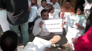 ಸಂಗಮ್ ವಿಹಾರ್ ಪ್ರಕರಣ: ಆಪ್ ಶಾಸಕರ ಪ್ರತಿಭಟನೆ, ಬಂಧನ 