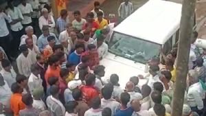  ಹಾವೇರಿ: ಮಳೆ ಸಮಸ್ಯೆ ಆಲಿಸದ ಗ್ರಾಮ ಪಂಚಾಯತಿ ಅಧ್ಯಕ್ಷನಿಗೆ ಗ್ರಾಮಸ್ಥರಿಂದ ಧರ್ಮದೇಟು