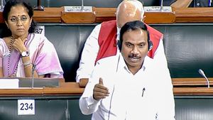 ಡಿಎಂಕೆ ಸಂಸದನಿಗೆ ಬೆದರಿಕೆ ಹಾಕಿದ ಬಿಜೆಪಿ ನಾಯಕನ ಬಂಧನ: ಕಾರ್ಯಕರ್ತರ ಪ್ರತಿಭಟನೆ 