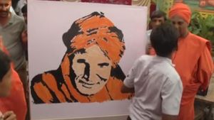  ವಿದ್ಯಾರ್ಥಿಗಳ ಏಕಾಗ್ರತೆ ಹೆಚ್ಚಿಸಲು ಕಣ್ಣಿಗೆ ಬಟ್ಟೆ ಕಟ್ಟಿ ಚಿತ್ರ ಬಿಡಿಸುವ ವಿಭಿನ್ನ ತರಬೇತಿ  