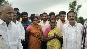  ಜಮೀನುಗಳಿಗೆ ಆವರಿಸಿದ ವಿವಿ ಸಾಗರ ಹಿನ್ನೀರು, ಕಣ್ಣೀರು ಸುರಿಸುತ್ತಿರುವ ಅನ್ನದಾತರು