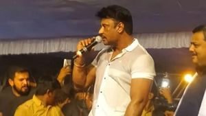 ದಾವಣಗೆರೆಯಲ್ಲಿ ಡಿ ಬಾಸ್; ಕ್ರಾಂತಿ ಸಿನಿಮಾ ಬೆಂಬಲಿಸಲು ಮನವಿ ಮಾಡಿದ ದರ್ಶನ್ 