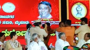  ಚಾಮರಾಜನಗರ ದಸರಾ ಉದ್ಘಾಟನೆ ವೇಳೆ ಕಪ್ಪು ಬಾವುಟ ಪ್ರದರ್ಶನ, ಸಚಿವರು ಕೆಂಡಾಮಂಡಲ 