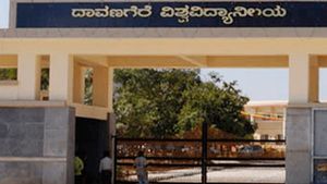 ದಾವಣಗೆರೆ ವಿವಿ: ಬೋಧಕೇತರ ವಿವಿಧ ಹುದ್ದೆ ಭರ್ತಿಗೆ ಅರ್ಜಿ ಆಹ್ವಾನ