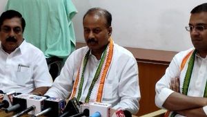 ಬೊಮ್ಮಾಯಿ ಯೋಗದಿಂದ ಸಿಎಂ ಆದವರು. ಯೋಗ್ಯತೆಯಿಂದಲ್ಲ:ಧ್ರುವನಾರಾಯಣ್ ಟೀಕೆ 