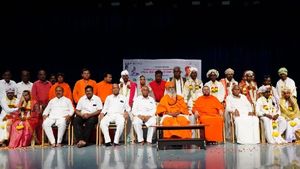 ಚಿತ್ರದುದುರ್ಗದ ಮುರುಘಾ ಮಠದಲ್ಲಿ ದಾಂಪತ್ಯ ಜೀವನಕ್ಕೆ ಕಾಲಿಟ್ಟ 6 ಜೋಡಿಗಳು 