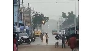 ಅಕ್ಕದಲ್ಲಿ ಮಳೆಯುಂಟು, ಪಕ್ಕದಲ್ಲೇ ಬಿಸಿಲುಂಟು; ದಾವಣಗೆರೆಯಲ್ಲೊಂದು ವಿಸ್ಮಯದ ದೃಶ್ಯ! 