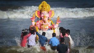 ಗಣೇಶ ವಿಸರ್ಜನೆ; ಉದ್ಧವ್ ಠಾಕ್ರೆ, ಏಕನಾಥ್ ಶಿಂಧೆ ಬಣಗಳ ನಡುವೆ ಸಂಘರ್ಷ