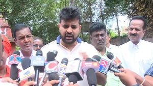 PFI-SDPI ನಿಷೇಧಿಸುವುದಾದರೆ, ಆರ್‌ಎಸ್ಎಸ್-ಭಜರಂಗದಳವನ್ನು ಬ್ಯಾನ್ ಮಾಡಲಿ;ಪ್ರಜ್ವಲ್ ರೇವಣ್ಣ 