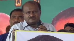  ಹಾಸನ: ಲೂಟಿ ಸರ್ಕಾರವನ್ನು ತೊಲಗಿಸಿ, ಜನಪರ ಸರ್ಕಾರವನ್ನು ಅಧಿಕಾರಕ್ಕೆ ತರುತ್ತೇವೆ, ಹೆಚ್‌ಡಿಕೆ ಕಿಡಿ 