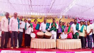 ಮಂಡ್ಯ: ಪಂಪ್‌ಸೆಟ್‌ಗೆ ಮೀಟರ್ ಅಳವಡಿಸಲು ಬಂದರೆ ಸಿಎಂ ಕುರ್ಚಿ ಮುರಿಯುತ್ತೇವೆ: ರೈತಸಂಘ 