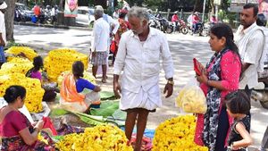 ಮಂಡ್ಯ:ಅಗತ್ಯ ವಸ್ತುಗಳ ಬೆಲೆ ಏರಿಕೆ ನಡುವೆಯೂ ಪಿತೃಪಕ್ಷ ಜೋರು 