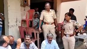 ಬಳ್ಳಾರಿಯ ವಿದ್ಯಾನಗರದಲ್ಲಿ ಜನರ ವಿರೋಧದ ನಡುವೆಯೂ ಎಂಎಸ್‌ಐಎಲ್ ಆರಂಭ 