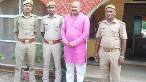 ಯುಪಿ: ಕಾರ್ಮಿಕರೊಂದಿಗೆ ಕಾರನ್ನು ಸ್ಫೋಟಿಸುವ ಬೆದರಿಕೆ: ಎಸ್‌ಪಿ ನಾಯಕ ಬಂಧನ 