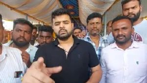 ಹಾಸನದಲ್ಲಿ ಪ್ರತಿಯೊಬ್ಬರೂ ದೇವೇಗೌಡರ ಹೆಸರೇಳಿ ರಾಜಕಾರಣ ಮಾಡುತ್ತಿದ್ದಾರೆ: ಪ್ರಜ್ವಲ್ ರೇವಣ್ಣ
