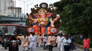 ಶಿವಮೊಗ್ಗದಲ್ಲಿ ರಾಷ್ಟ್ರ ಲಾಂಛನದ ಮೇಲೆ ಹಾರಾಡಿದ ಕೇಸರಿ ಧ್ವಜ ಪೊಲೀಸ್ ವಶ 