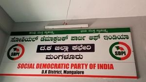 ಬಾಗಿಲು ಮುರಿದು ಎಸ್‌ಡಿಪಿಐ  ಕಚೇರಿಗೆ ನುಗ್ಗಿದ ಎನ್ಐಎ; ಒಟ್ಟು ಐವರು ವಶ 