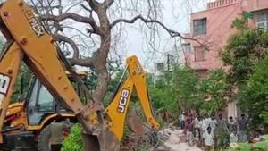 Just in: ನೋಯ್ಡಾದಲ್ಲಿ ಗಡಿ ಗೋಡೆ ಕುಸಿದು 4 ಕಾರ್ಮಿಕರು ಸಾವು: 9 ಮಂದಿಗೆ ಗಾಯ 