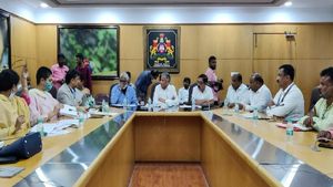 ಚಾಮರಾಜನಗರ ದಸರಾ 2022: ಅದ್ಧೂರಿ ಆಚರಣೆಗೆ ಸಚಿವ ವಿ.ಸೋಮಣ್ಣ ಸೂಚನೆ 