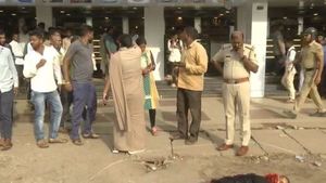 ಅಣ್ಣನ ಕೊಲೆಗೆ ಪ್ರತಿಕಾರ; ಕೋರ್ಟ್ ಕಲಾಪ ಮುಗಿಸಿಕೊಂಡು ಬರುತ್ತಿದ್ದ ಮಹಿಳೆಯ ಕೊಲೆ 
