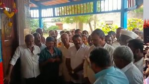  ಲಕ್ಷ್ಮೇಶ್ವರ; ಶಿಗ್ಲಿ ಗ್ರಾಮ ಪಂಚಾಯತಿಗೆ ರೈತರು ಬೀಗ ಜಡಿದಿದ್ದು ಯಾಕೆ? 