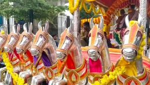 ಹಾಸನಾಂಬ ಜಾತ್ರೆ; ದೇವಸ್ಥಾನಕ್ಕೆ ದೇವಿಯ ಆಭರಣ ಆಗಮನ 